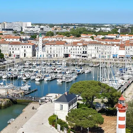 Stunning In La Rochelle With Kitchen